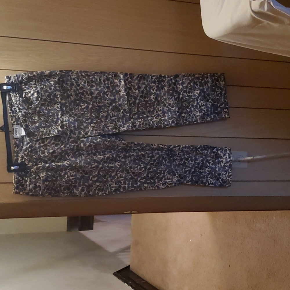 Monroe  & Main fowered crop jeans